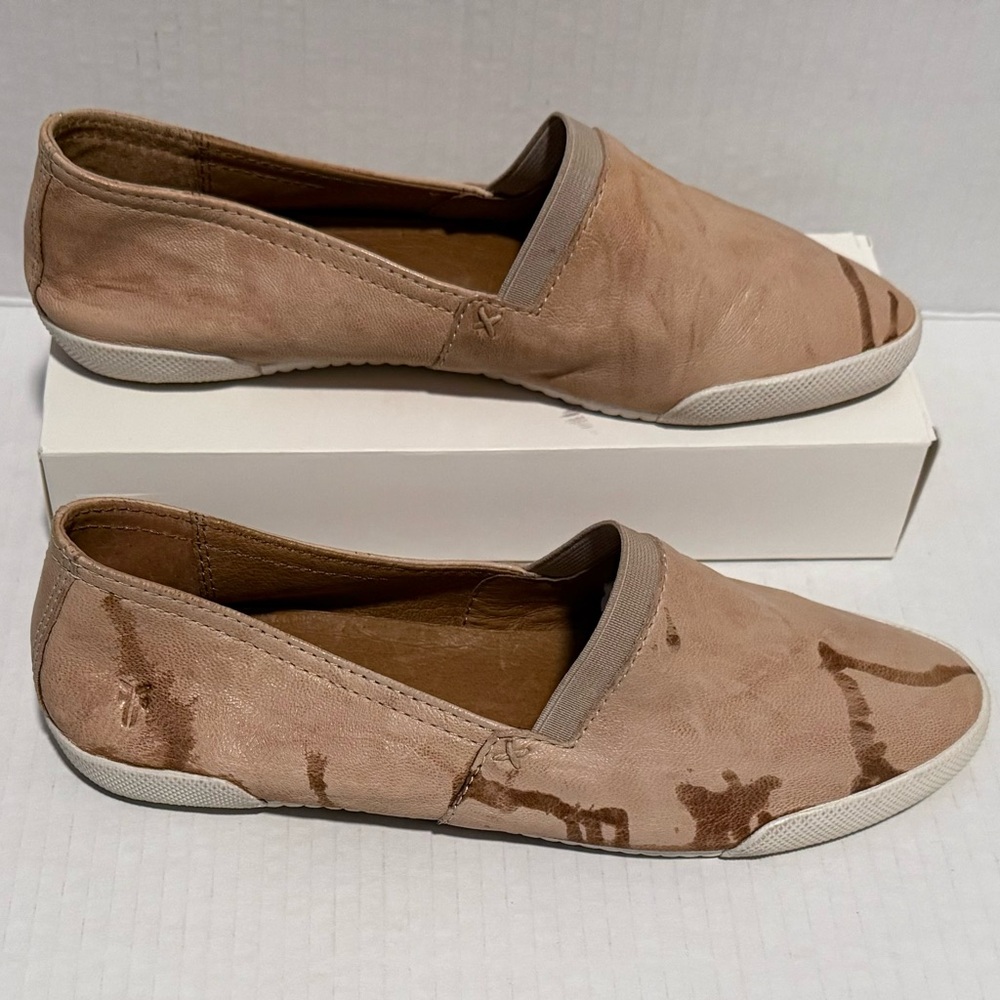 FRYE Melanie Leather Loafers Tan Brown Slip on Flats Women’s Size 7.5 M (EUC)